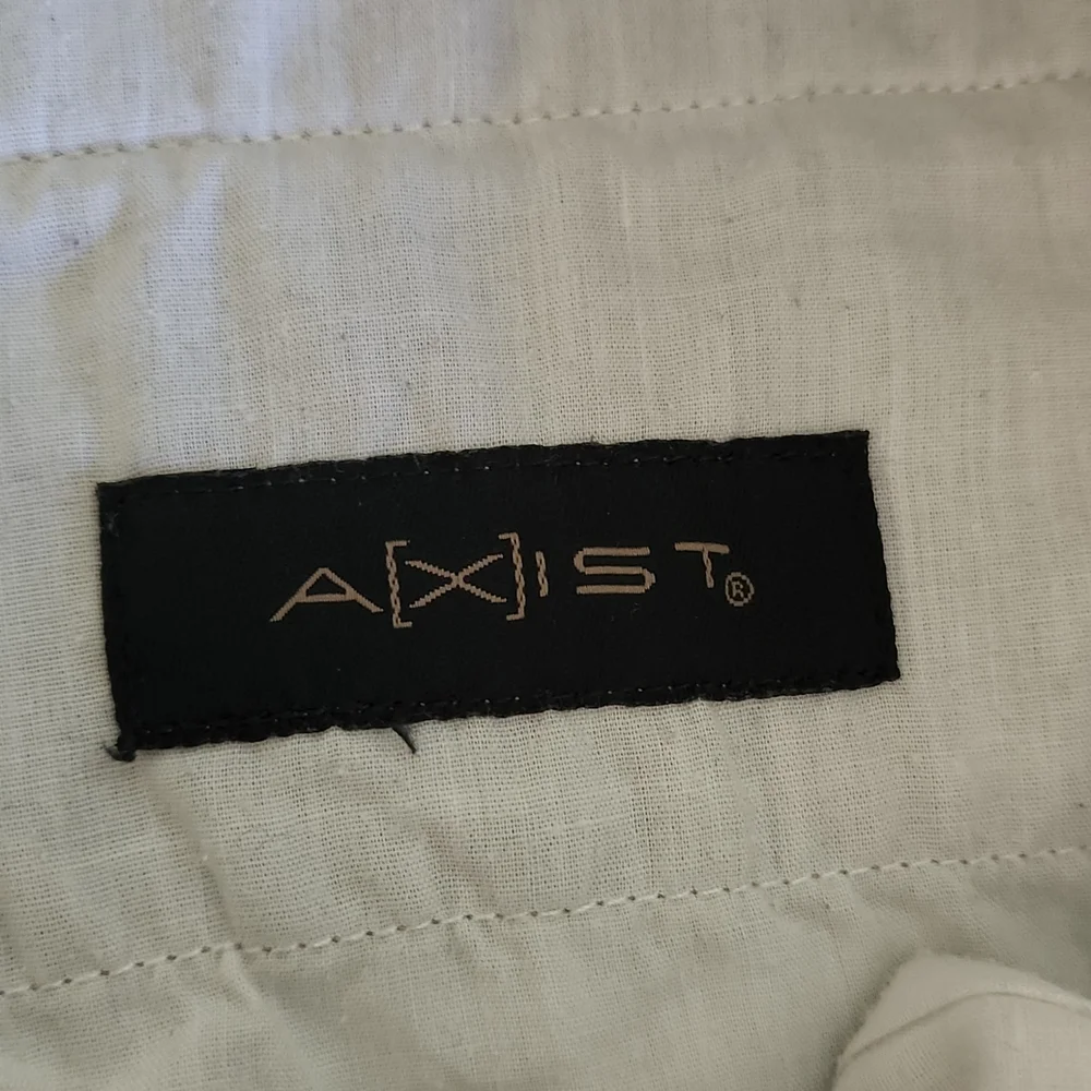 Axist Men's Sz32, Khaki Color, 2 Snap, 2 Button, 2 Front Pockets, Belt Loops - Picture 7 of 9